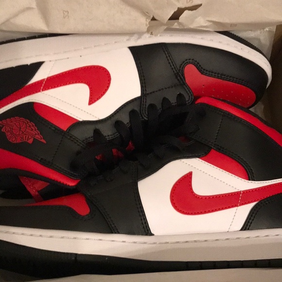 Jordan 1 mid “bred toe”